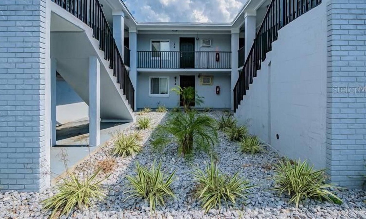 Oakford Park Apartment | 1 Bedroom Apartment (423875) by Houzlet