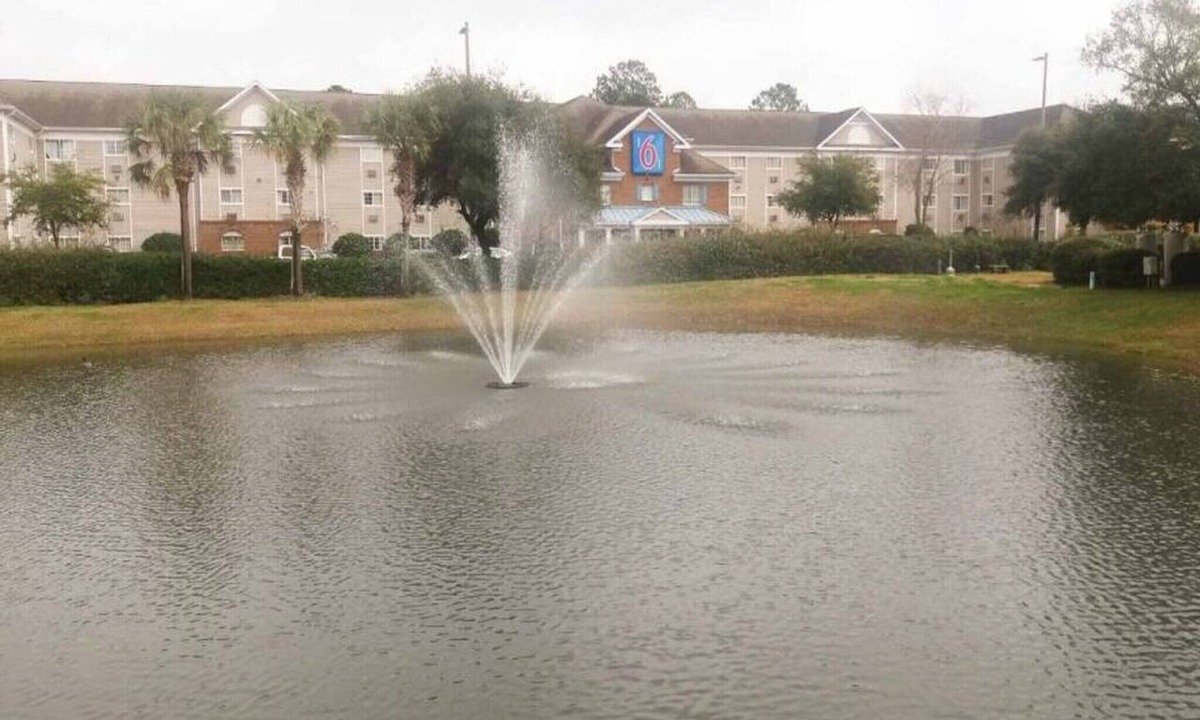 Myrtle Beach Apartment | 1 King Bed|Non-Smoking,Kitchen