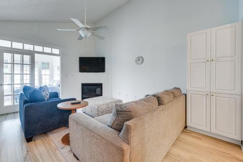 Vaught House | 1 Mi to Beach: Myrtle Beach Condo w/Pool Access