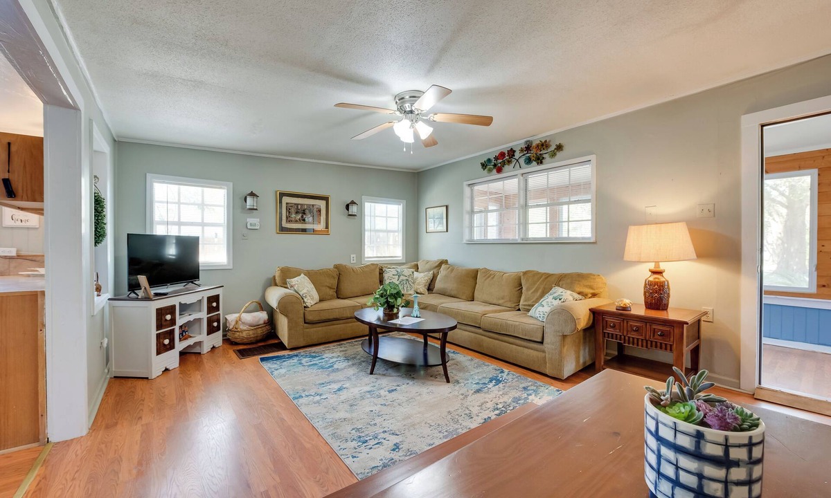 Magnolia Bluffs House | 1 Mi to Fishing Pier: Apalachicola Bay Getaway!