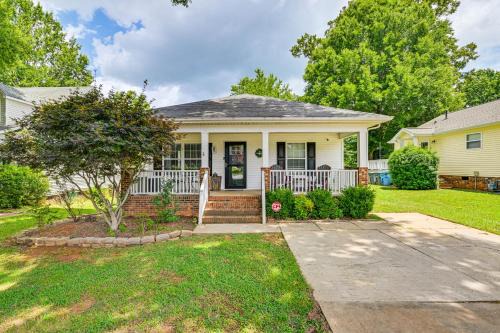 Belmont Historic District House | < 1 Mi to River & Downtown Belmont: Cozy Cottage