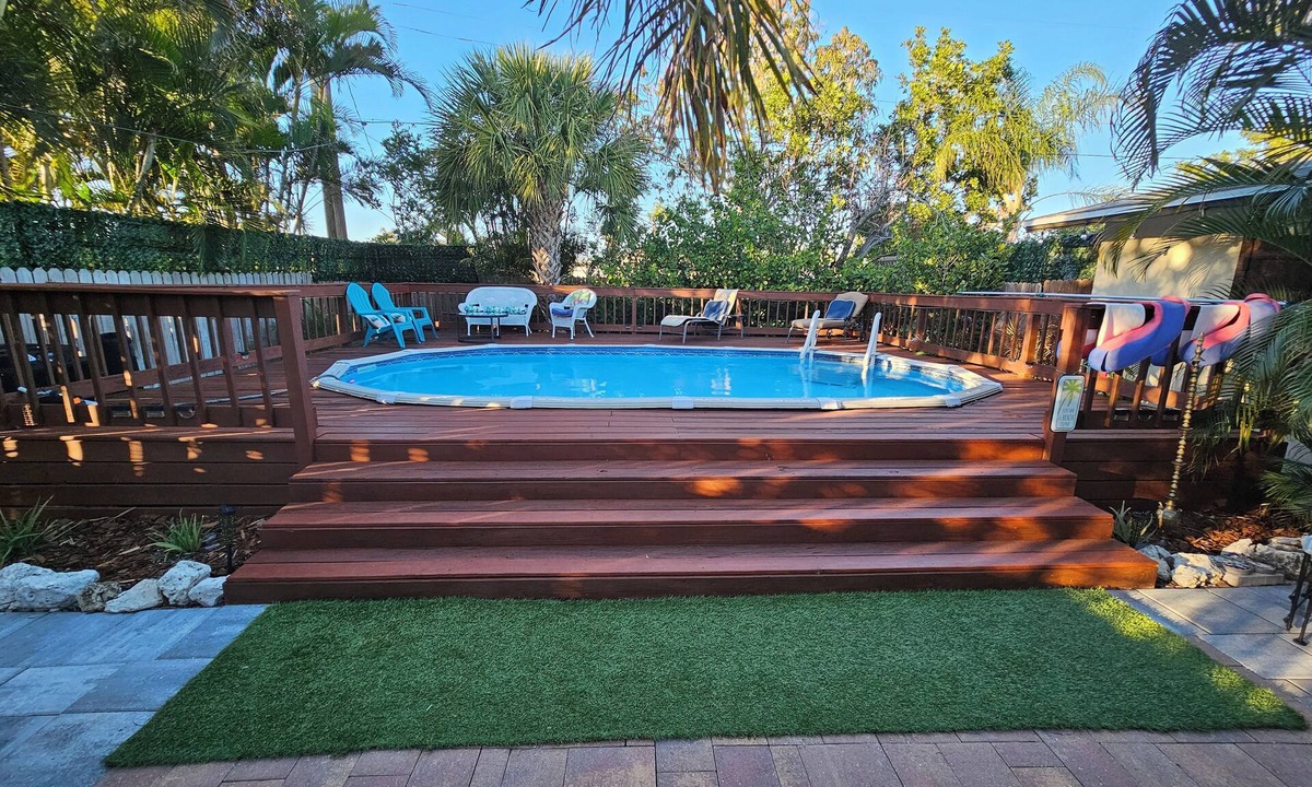 Sarasota House | 1 mile to Siesta! Early Bird Special! Low Wkly Rates! Pool & Spa! Fast Internet.