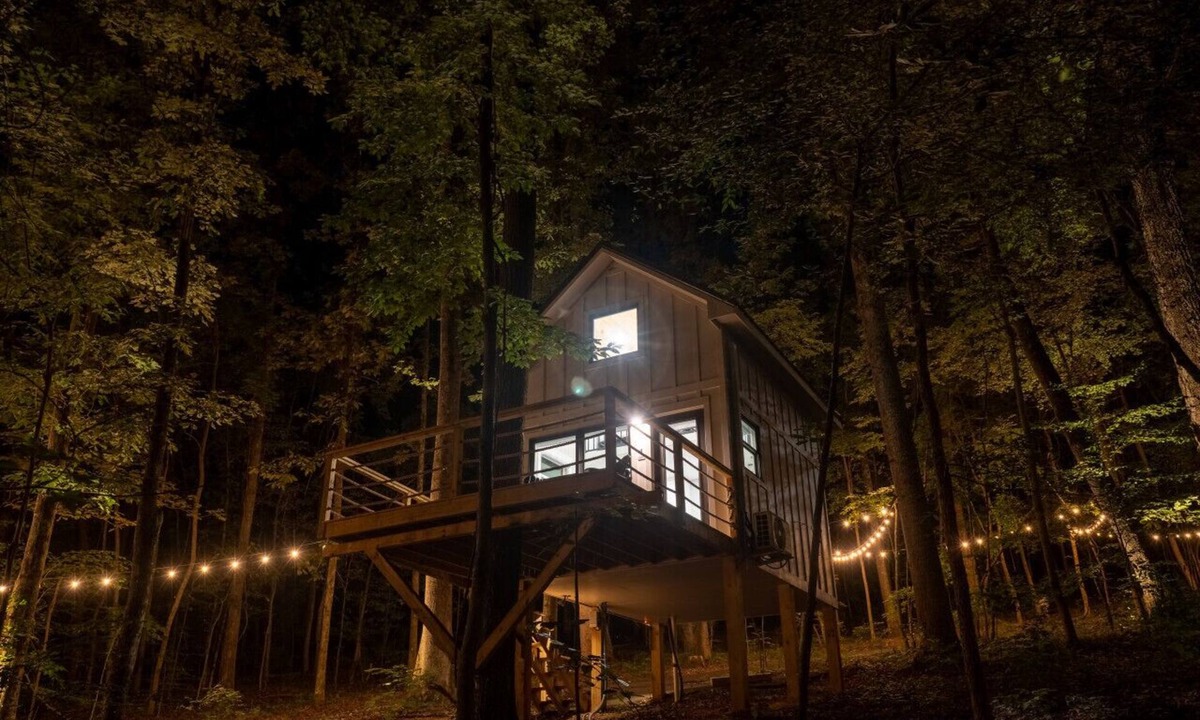 Groveoak Cabin | #1 (Oak) Luxury Treehouse near Lake Guntersville