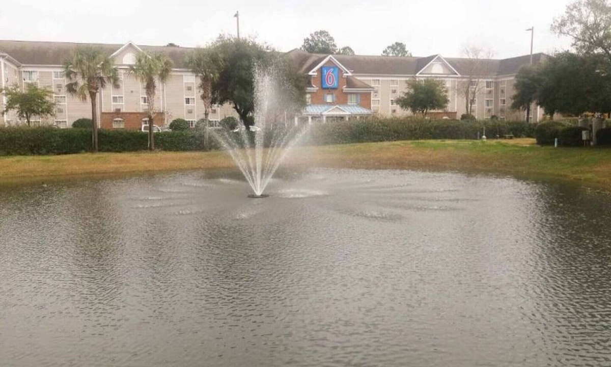 Myrtle Beach Apartment | 1 Queen Bed|Non-Smoking, Kitchen