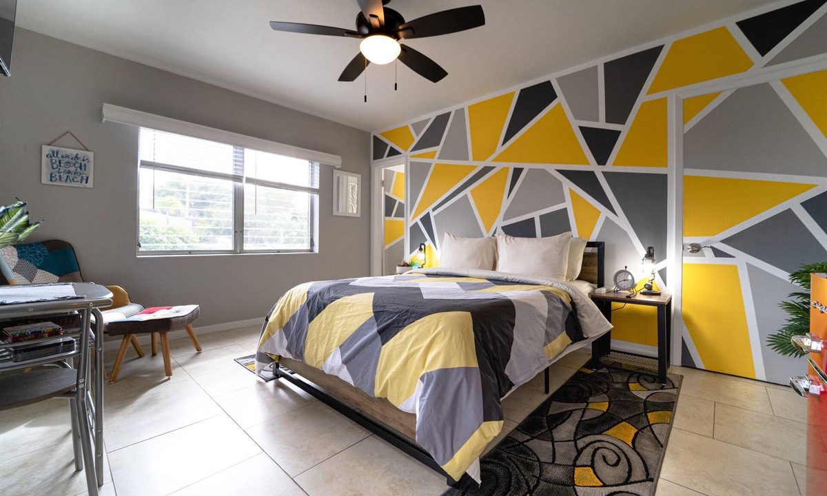 Poinsettia Heights Apartment | #1 Tiny Studio, Newly Furnished, with Good Parking