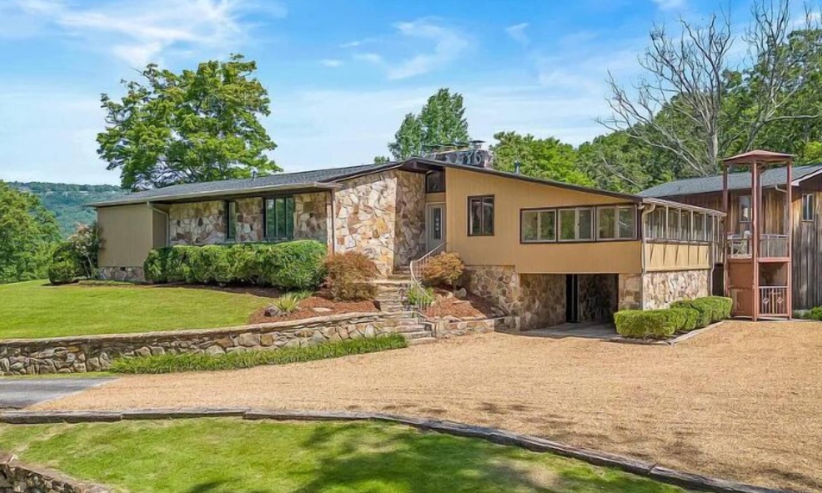 Menlo House | 10% discount off nightly rate for last minute stays ! Book now- late summer fun!