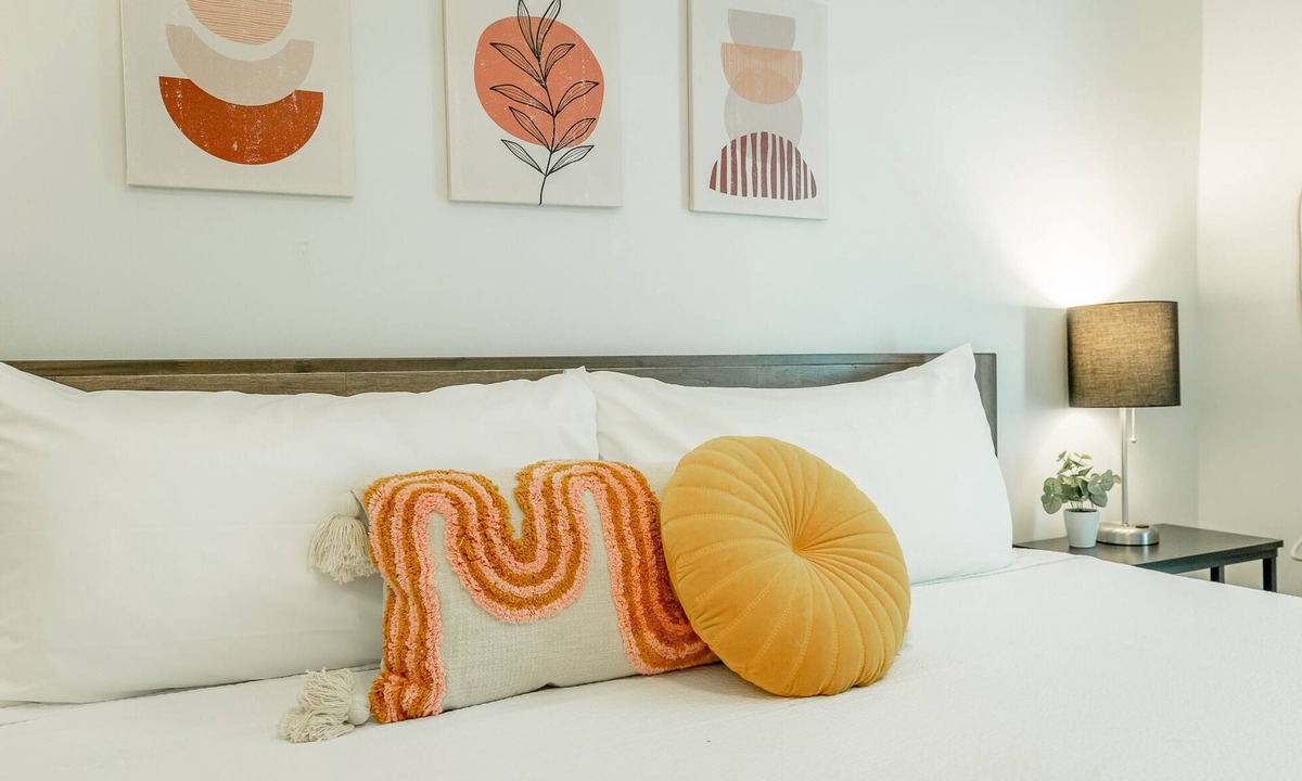 Chattanooga Cabin | 10: The Jacobsen Room - A PMI Scenic City Vacation Rental