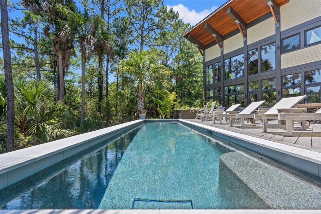 Vanderhorst Plantation House | 102 Blue Heron Pond Road by Akers Ellis Rentals