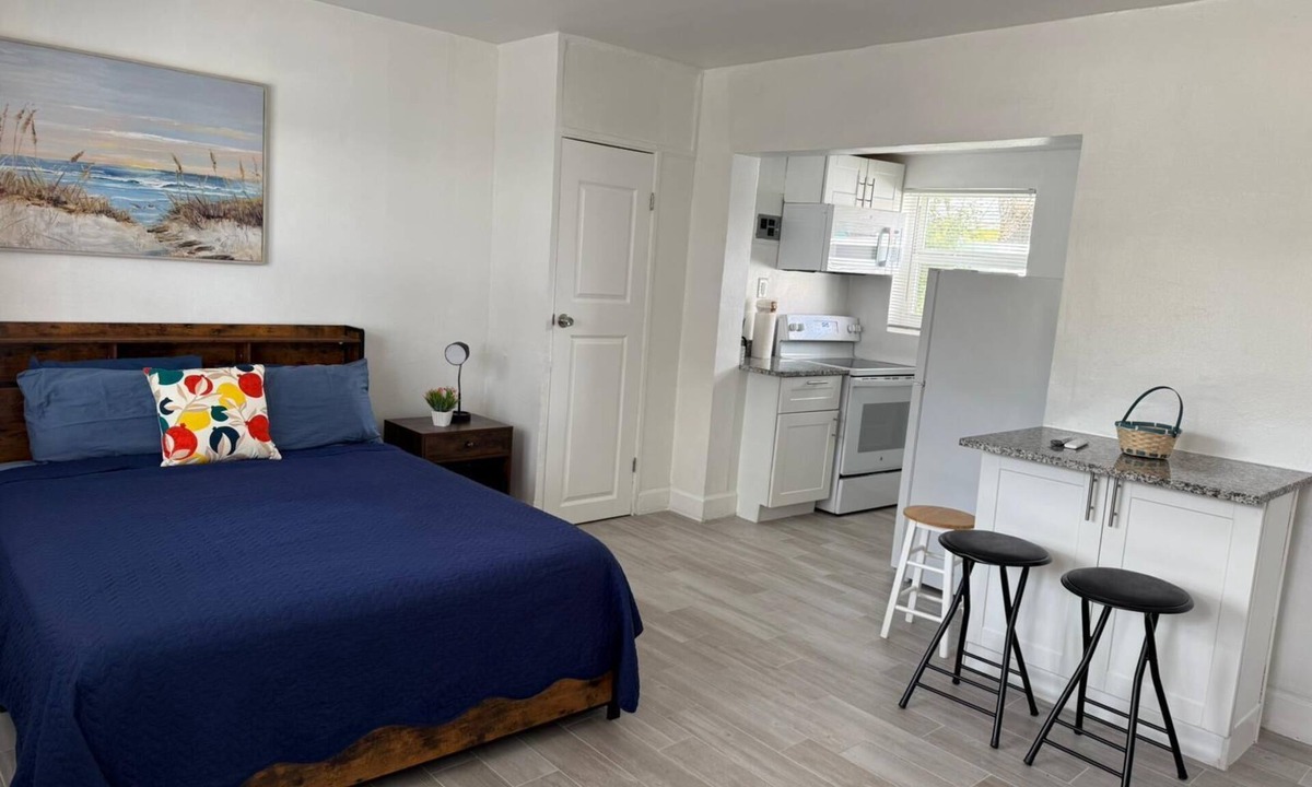 Tropic Apartment | 104 Cozy Studio - River Views & Prime Location