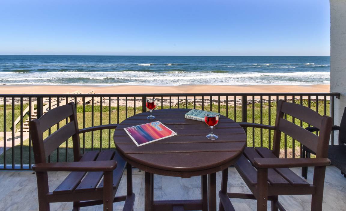Bethune Beach Condo | 131 m² Condo ∙ 3 bedrooms ∙ 6 guests