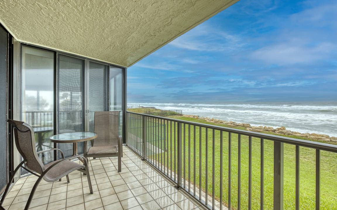 Bethune Beach Condo | 131 m² Condo ∙ 3 bedrooms ∙ 8 guests