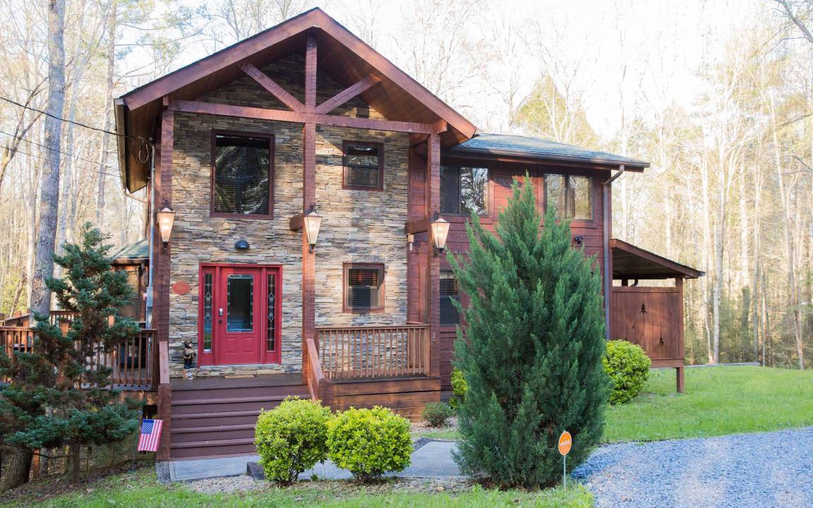 Gatlinburg - Pigeon Forge Cabin | 163 m² Cabin ∙ 3 bedrooms ∙ 9 guests