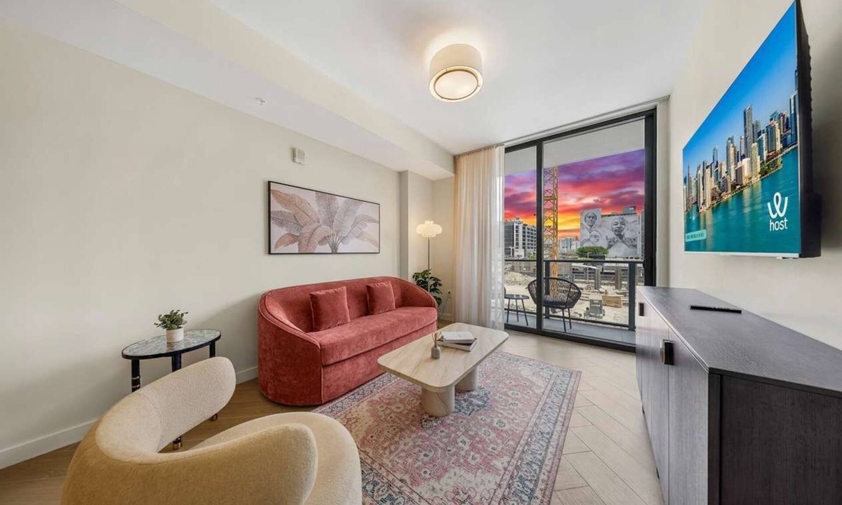 Wynwood Art District Apartment | 1BR + Balcony | Skyline Spa | Walk to Wynwood Walls