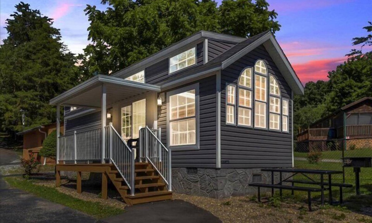 Pigeon Forge Cottage | 1BR Cottage Retreat with Loft near Dollywood