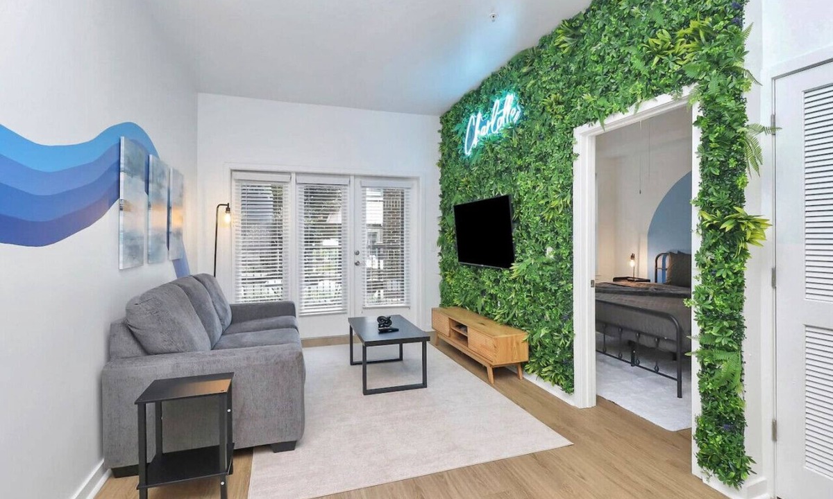 Cherry Apartment | 1BR in Charlotte with Pool, Gym
