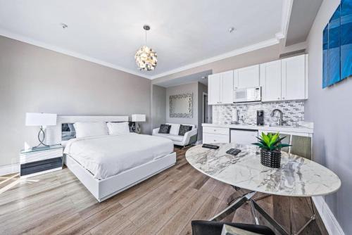 Palm Beach Hotel | 1BR Retreat with Private Terrace