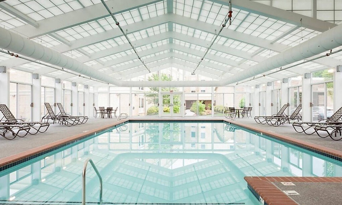 Williamsburg Condo | 2 BDRM SLEEPS 6 PATRICK HENRY SQUARE RESORT INDOOR SALTWATER POOL, 24 HOUR GYM