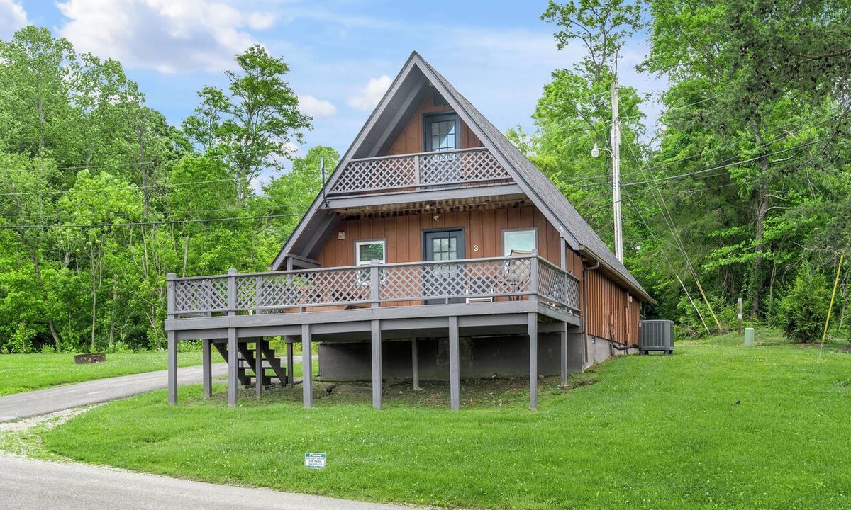 Farmers Cabin | 2 Bed, 1 Bath A-Frame Cabin by Cave Run Lake