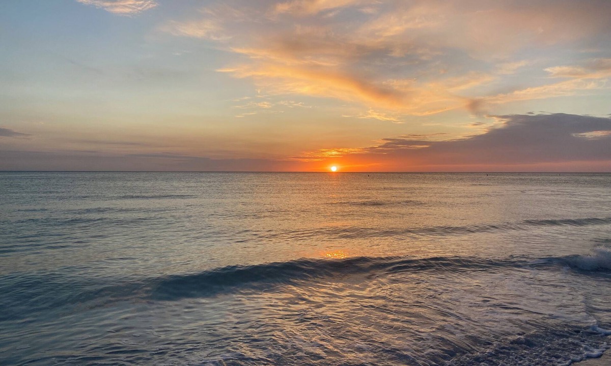 Sunset Beach House | 2 Bedroom Bungalow just steps from Sunset Beach in Treasure Island