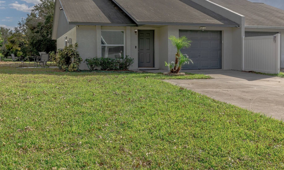 Lakeland House | 2 bedroom southside townhouse