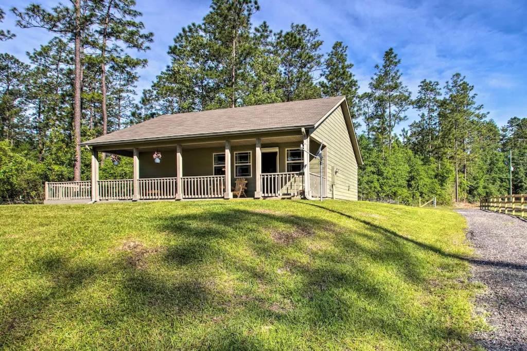 Milton House | 2 Bedrooms, Sleeps 4 with Horse Stalls!