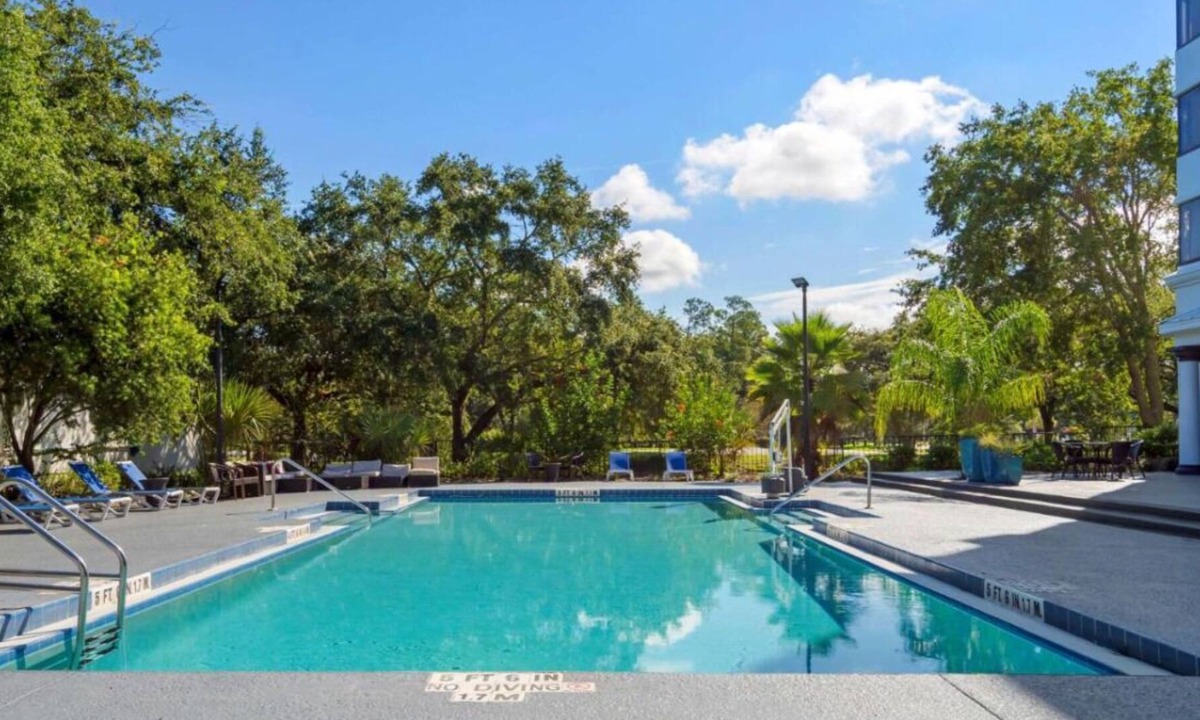Baymeadows House | 2 Convenient Units! Close to Tree Hill Nature Center and Mandarin Museum!