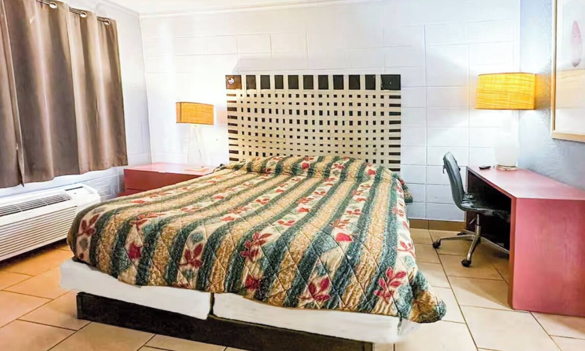 Albany Hotel | 2 Family-Friendly Rooms Near Parks & Restaurants w/Free Parking Space
