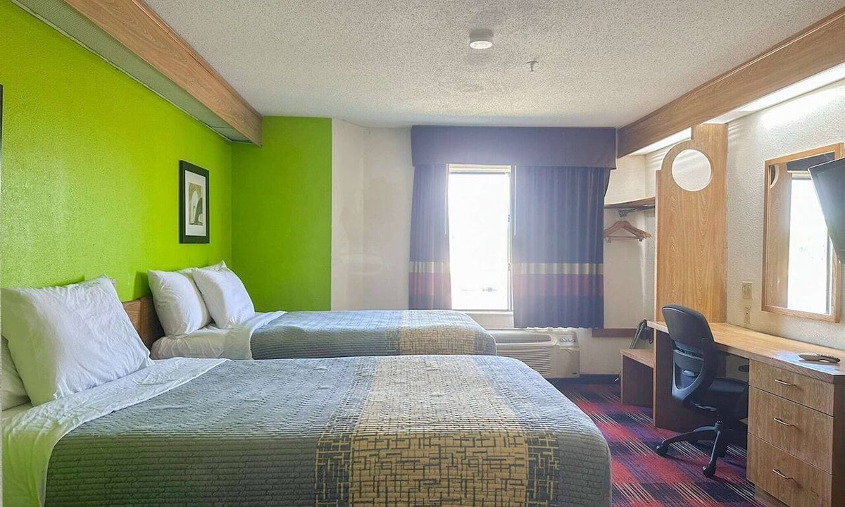 Parkway Village Apartment | 2 Full Beds|Non-Smoking