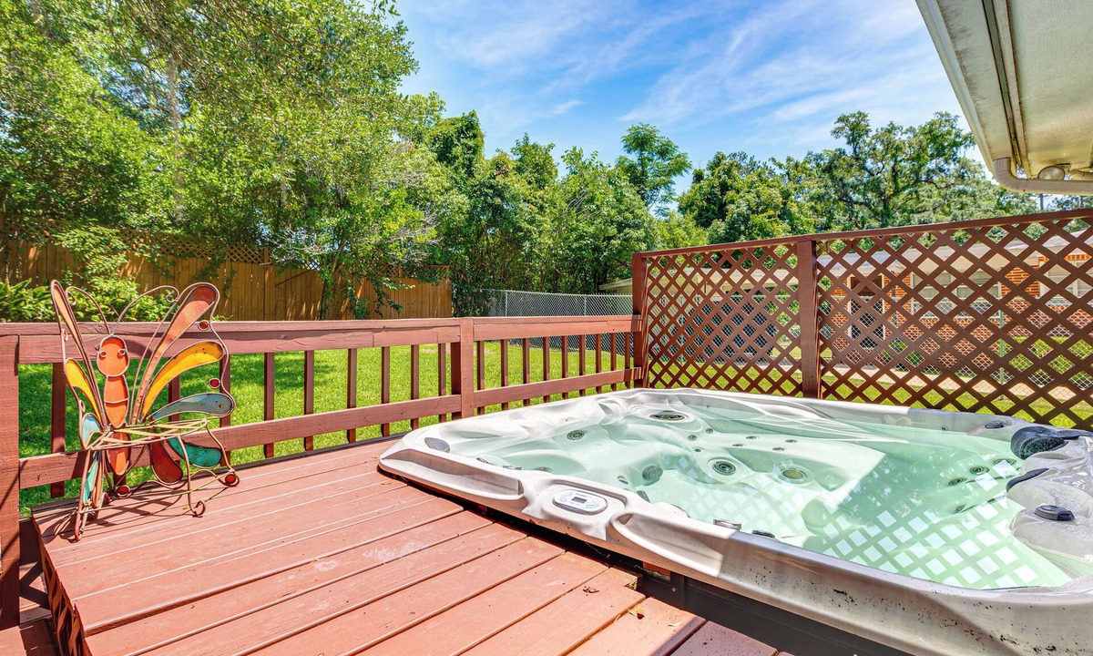 Tallahassee House | 2 Mi to FSU & FAMU: Home w/Spacious Deck!