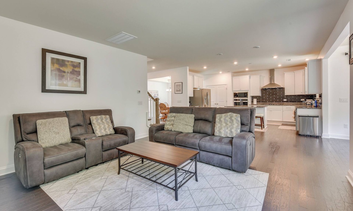 South Belmont House | 2 Mi to Historic Dtwn Belmont: Family Gem w/Patio