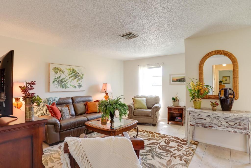 Hobe Sound House | 2 Mi to Hobe Sound Beach Townhome with Lanai