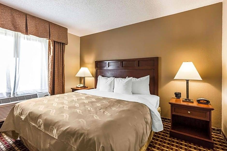 Paducah Hotel | 2-Star Hotel ∙ Quality Suites Paducah