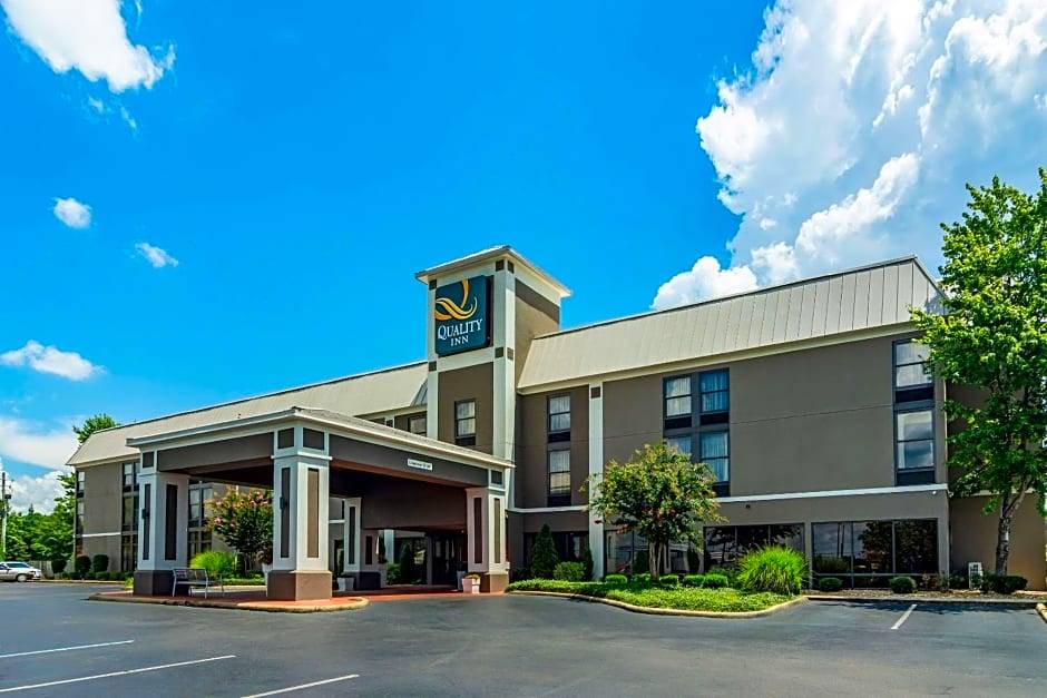 Valley Hotel | 2-Star Hotel ∙ Quality Inn Valley - West Point