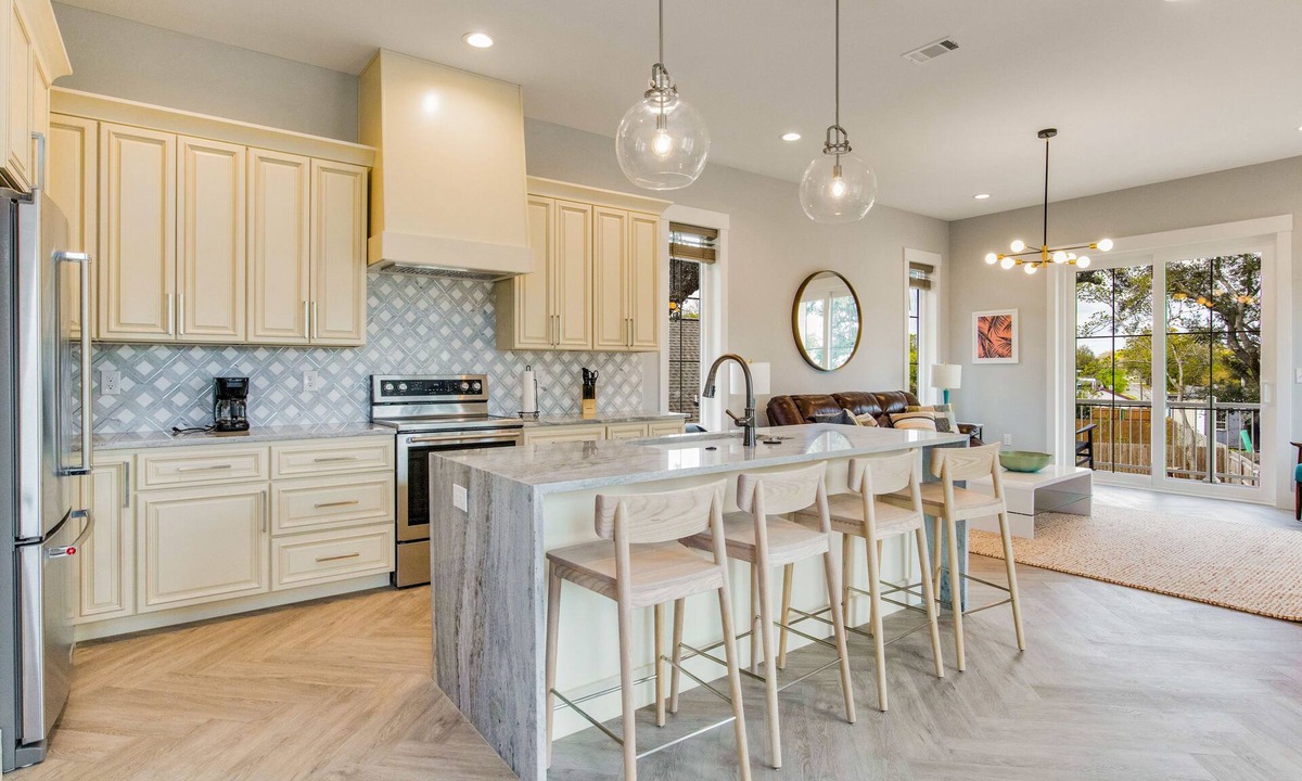 Tradewinds House | 20 mins to Pensacola Beach, Modern Amenities