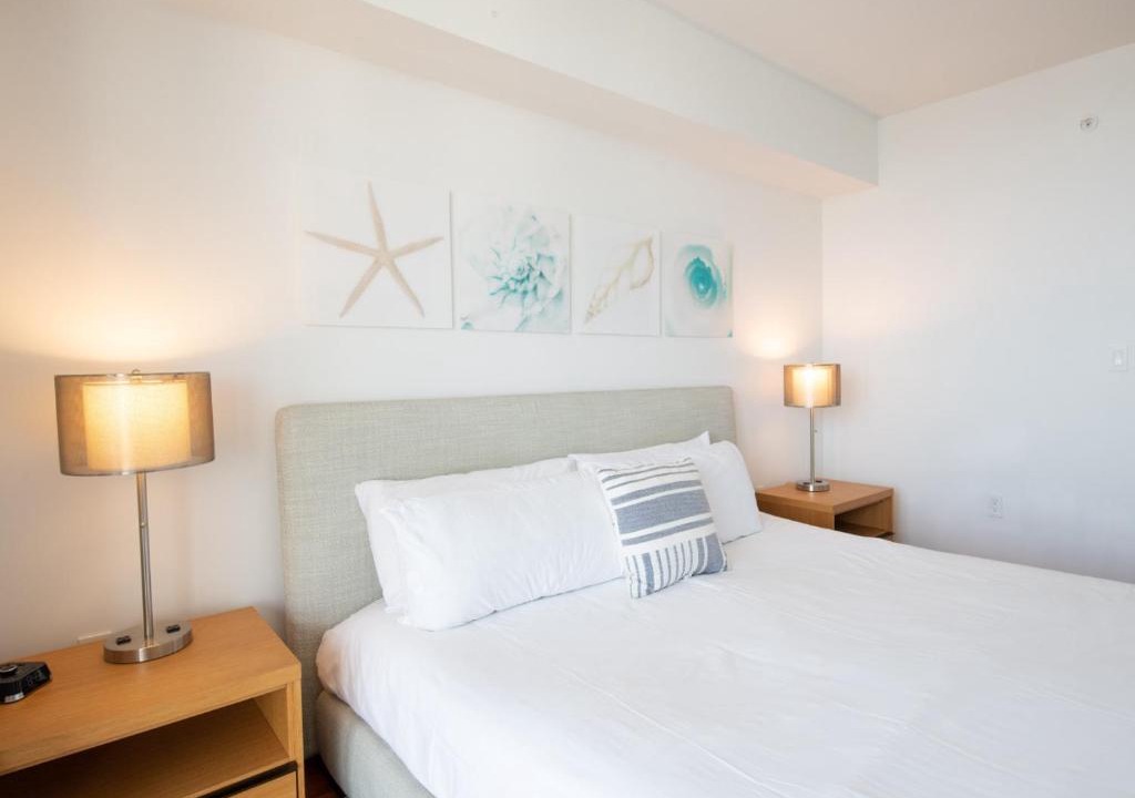 Hallandale Beach House | 2009A Stylish 1BR 1BTH w Water Views, Modern Kitchen, Balcony, Pool - 20th floor
