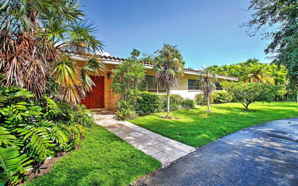 Pinecrest House | 222 m² House ∙ 3 bedrooms ∙ 8 guests