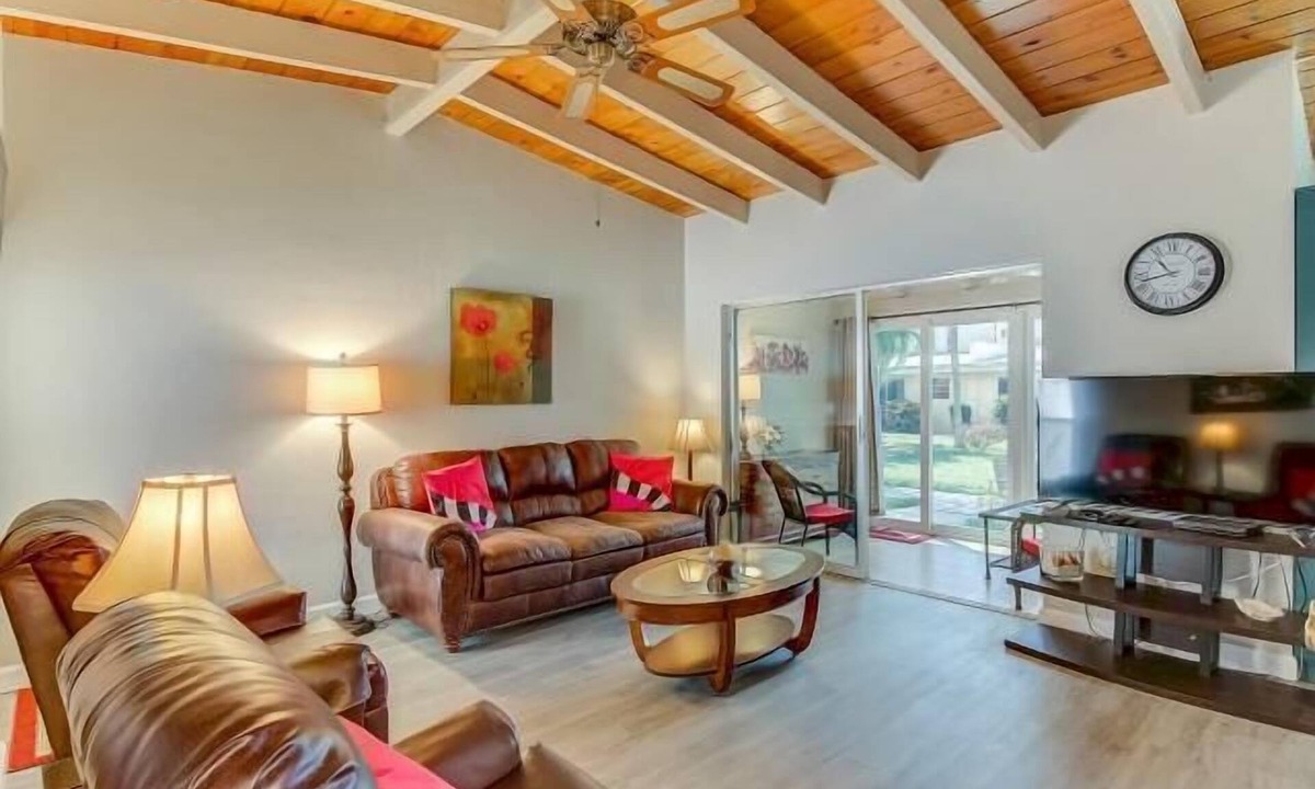 Siesta Key Villa | 24 Premium - Romantic Siesta Key Delightful One-Bedroom Villa for Two
