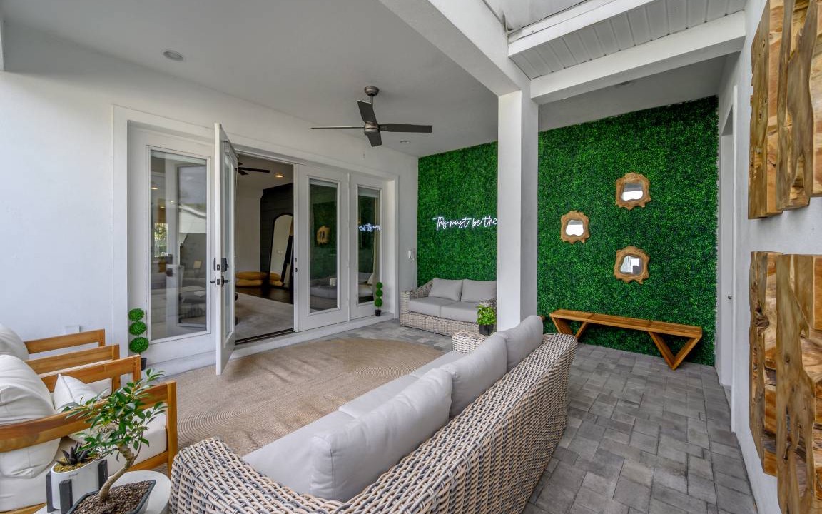Courier City - Oscawana House | 241 m² House ∙ 4 bedrooms ∙ 10 guests