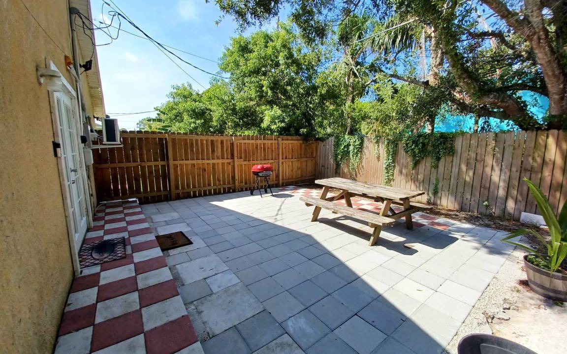 Florida Ridge Apartment | 250 m² Apartment ∙ 1 bedroom ∙ 2 guests