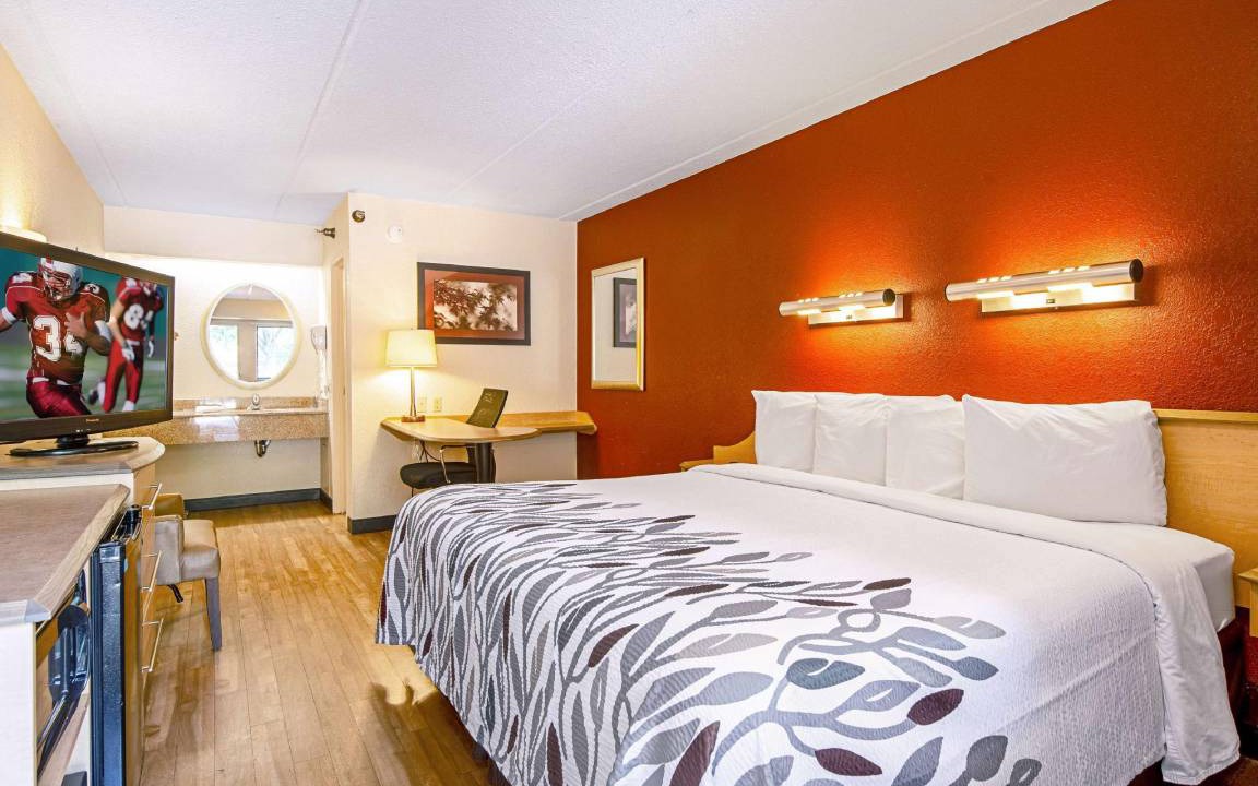 Ferry Pass Hotel | 26 m² Hotel ∙ 4 guests