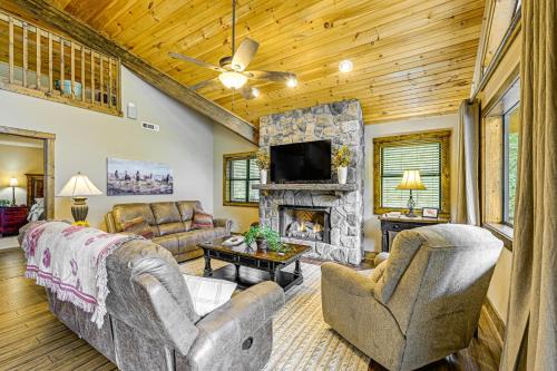 Otto House | 28 Acres: Home w/Barn & Fire Pit Near Franklin!