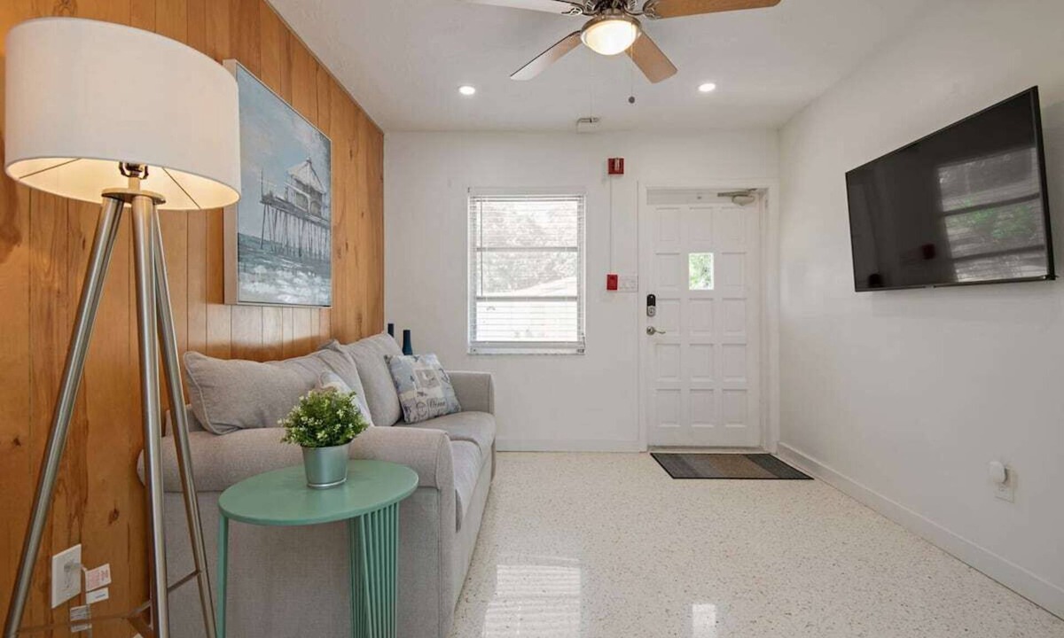 Safety Harbor Cottage | 2A Newly Renovated 1/1 at Coastal Cottages
