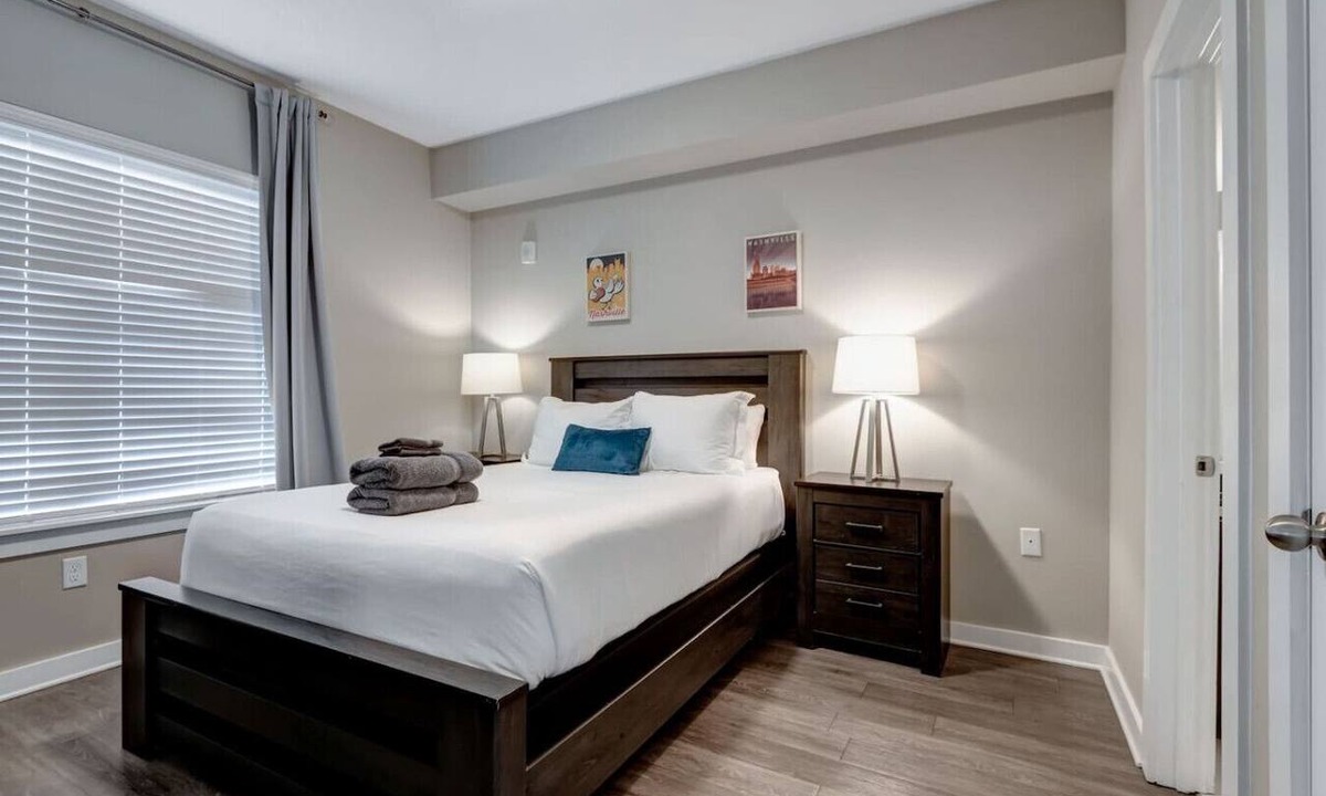 North Capitol Condo | 2Bd 2bth *1 mile walk to downtown!* #401