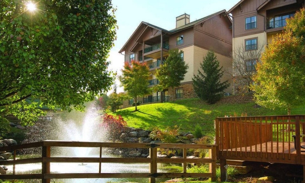 Sevierville Resort | 2Bed/2Bath - Smoky Mountains Retreat! Gorgeous Views, Pools, + More!