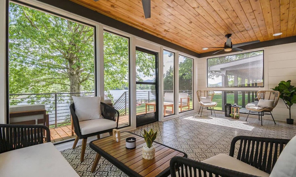 Hiawassee Cabin | 2BR + 2BA Lake Chatuge Cabin w/Mountain Views!