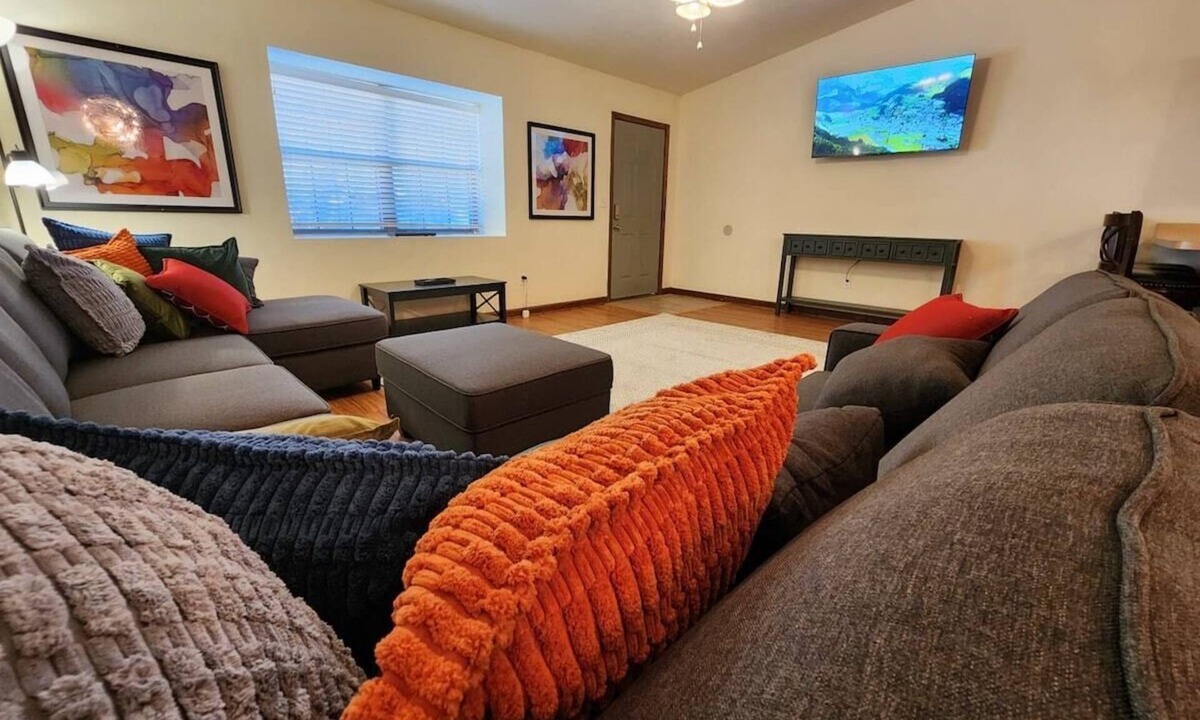 Tallahassee House | 2BR 2BA Only 3 miles to the Capitol Near Park Ave