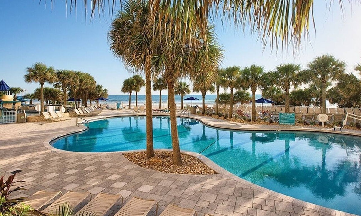 Daytona Beach Hotel | 2br Deluxe Unit-Beach, Lazy River & Near Nascar!
