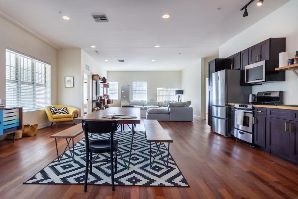 South Pointe Apartment | 2min WALK 2 Beach 4beds 2 Baths Pet OK