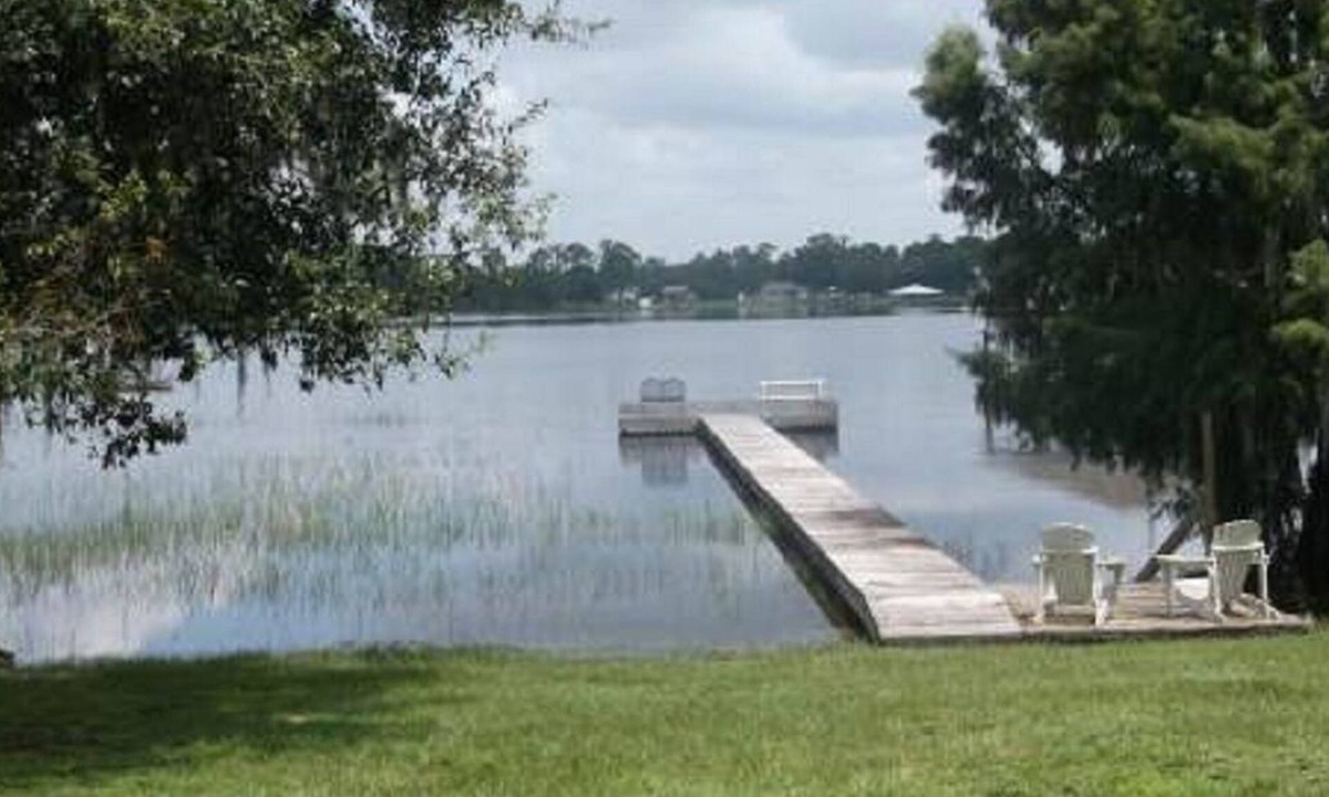 Lake Placid House | 3/2/2 Lake House Seasonal Rental. Dock/Fishing/Boating/Firepit.