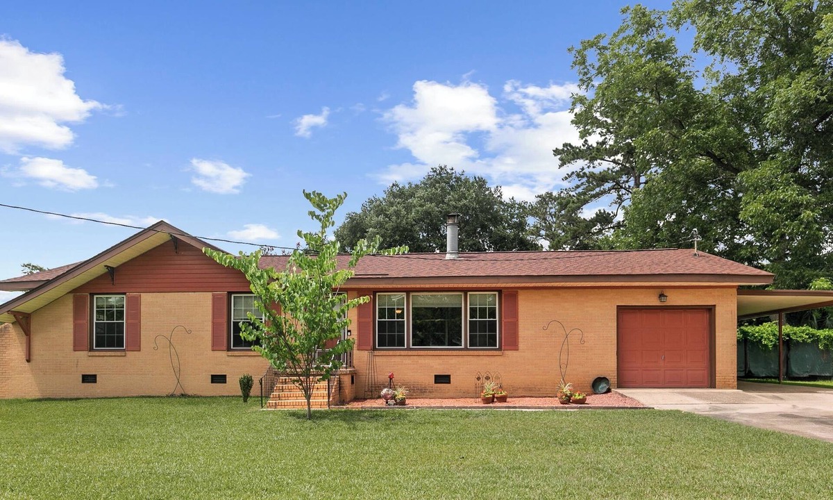 Dothan House | 3/2 Southern Charm